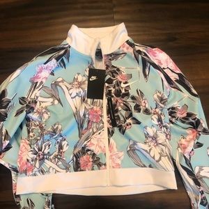 Brand new medium nike dri fit